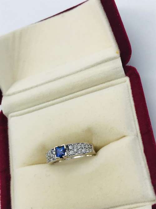 *18CT W/GOLD TANZANITE DIAMOND SOLITAIRE* (R40 000 RETAIL!)