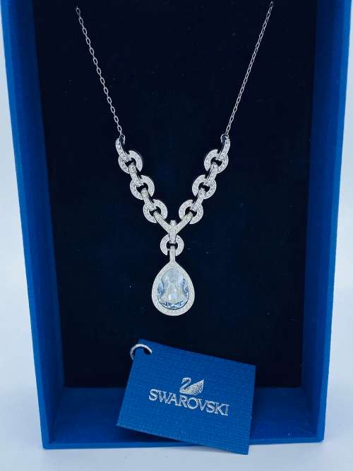 *SWAROVSKI TEARDROP NECKLACE* BLACK FRIDAY SPECIAL