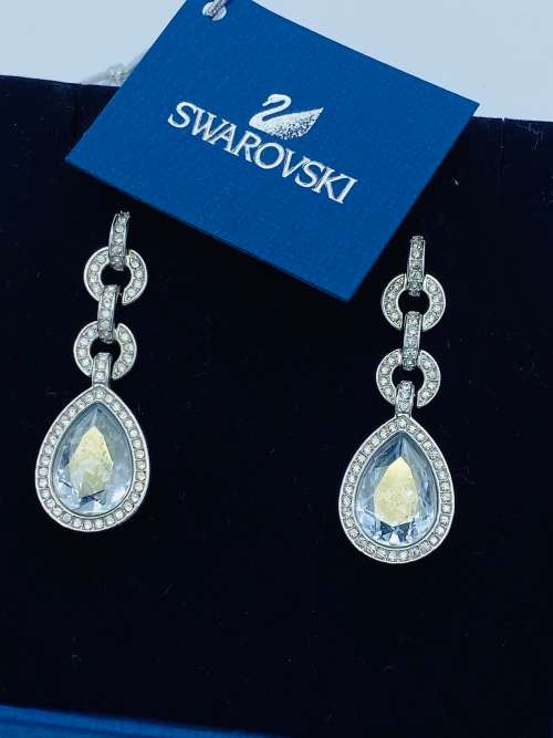 *SWAROVSKI TEARDROP EARRINGS* BLACK FRIDAY SPECIAL!!!