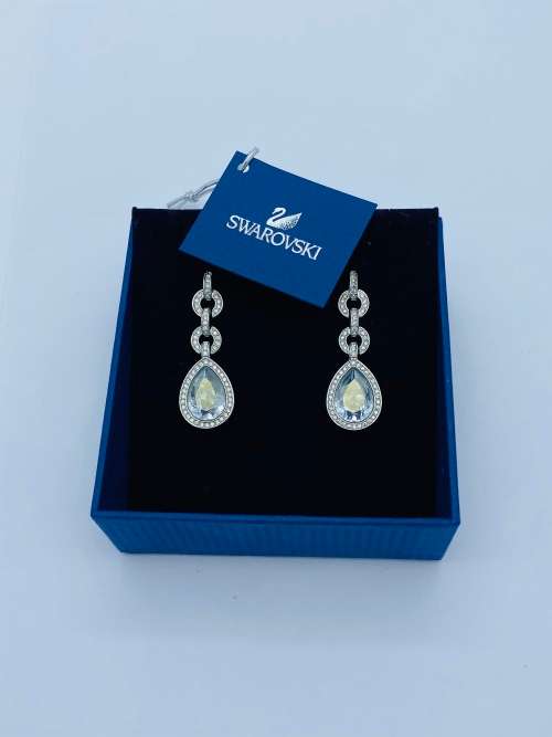 *SWAROVSKI TEARDROP EARRINGS* BLACK FRIDAY SPECIAL!!!