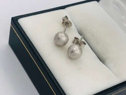 *18CT WHITE GOLD BALL EARRINGS* 1-2 DAYS DELIVERY