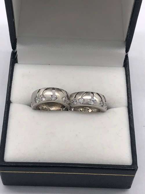 *18CT WHITE GOLD & CUBIC EARRINGS* BID FROM R1