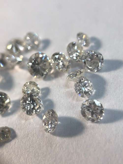*2 x 0.10CT DIAMONDS* BID FROM R1!!!