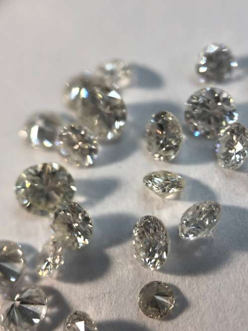 *2 x 0.10CT DIAMONDS* BID FROM R1!!!