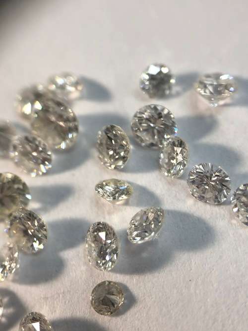 *2 x 0.10CT DIAMONDS* BID FROM R1!!!