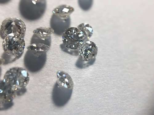 *2 x 0.10CT DIAMONDS* BID FROM R1!!!