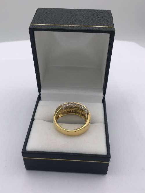 *18CT GOLD HUGE DIAMOND CLUSTER RING* BID FROM R1