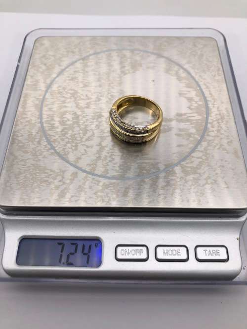 *18CT GOLD HUGE DIAMOND CLUSTER RING* BID FROM R1