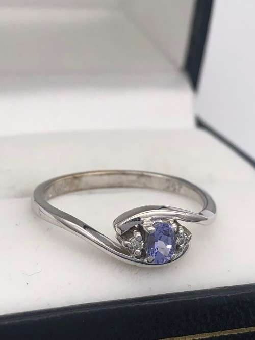 *TANZANITE & WHITE GOLD MILLENNIUM RING* BEAUTIFUL GIFT!!!