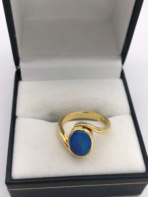 *18CT GOLD OPAL RING!!!* BID FROM R1!