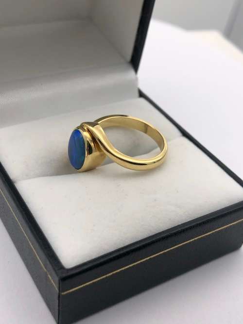 *18CT GOLD OPAL RING!!!* BID FROM R1!