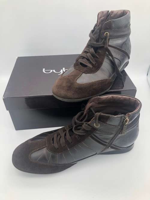 *ITALIAN BYBLOS DESIGNER SNEAKERS!!* BID FROM R1