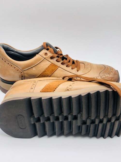 *ITALIAN LEATHER PACIOTTI SNEAKERS!!* BID FROM R1