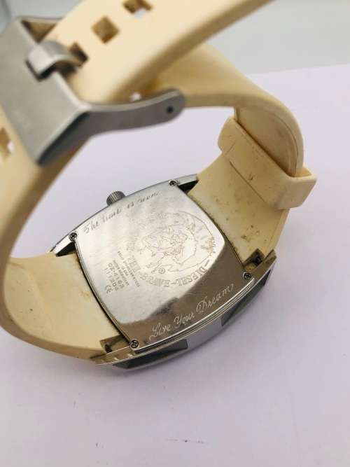 DIESEL ONLY THE BRAVE WATCH RETAIL R6000