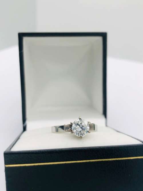 *1CT CUBIC WHITE GOLD RING* R1 BIDS