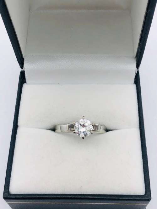 *1CT CUBIC WHITE GOLD RING* R1 BIDS