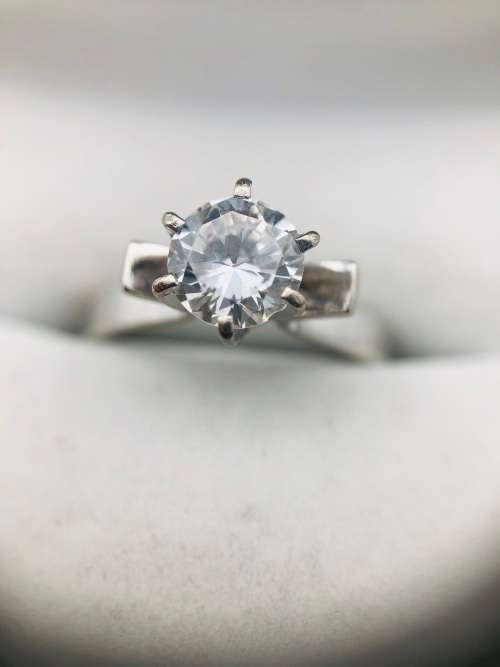 *1CT CUBIC WHITE GOLD RING* R1 BIDS