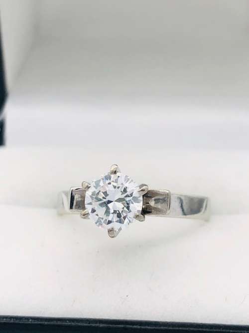*1CT CUBIC WHITE GOLD RING* R1 BIDS