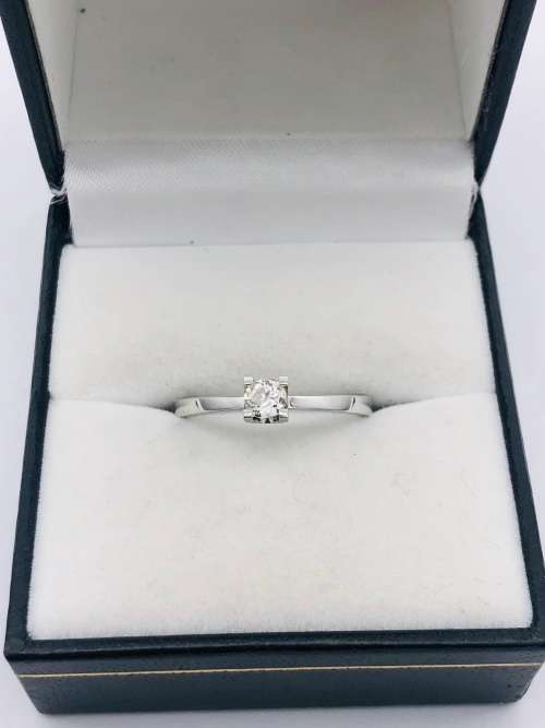 *0.30CT VS H DIAMOND RING* WHITE GOLD