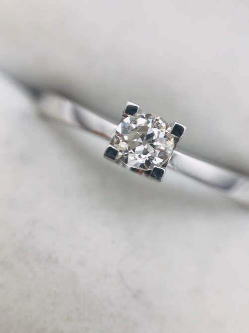 *0.30CT VS H DIAMOND RING* WHITE GOLD