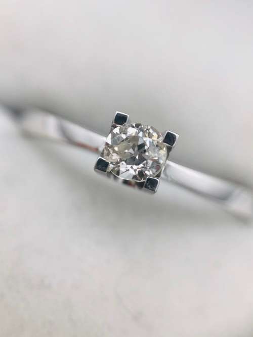 *0.30CT VS H DIAMOND RING* WHITE GOLD