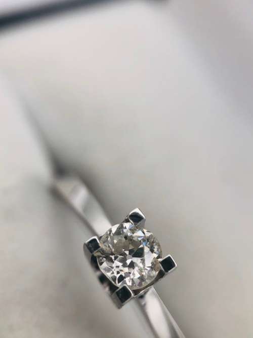 *0.30CT VS H DIAMOND RING* WHITE GOLD