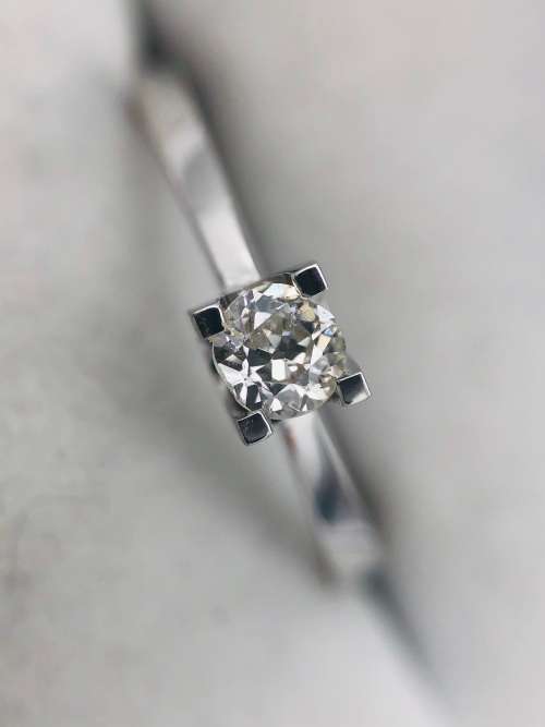 *0.30CT VS H DIAMOND RING* WHITE GOLD