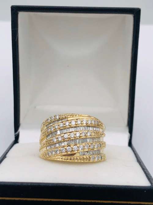 *1.5CT HEAVY DIAMOND CLUSTER RING* 18K GOLD!