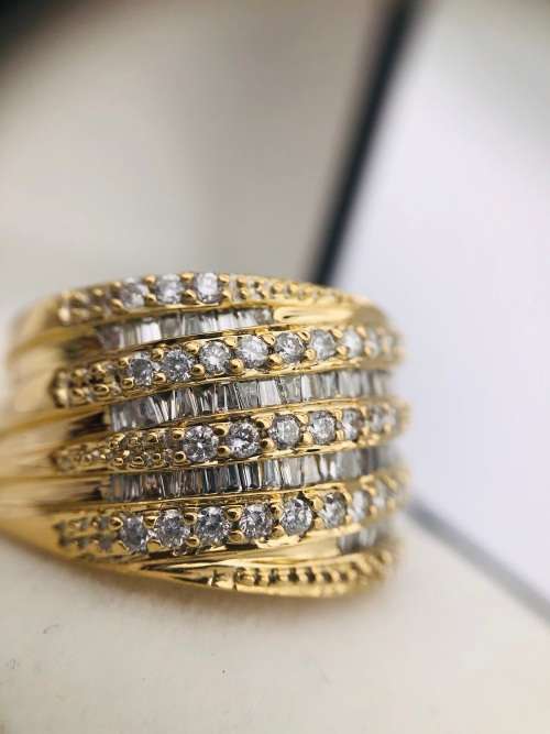 *1.5CT HEAVY DIAMOND CLUSTER RING* 18K GOLD!