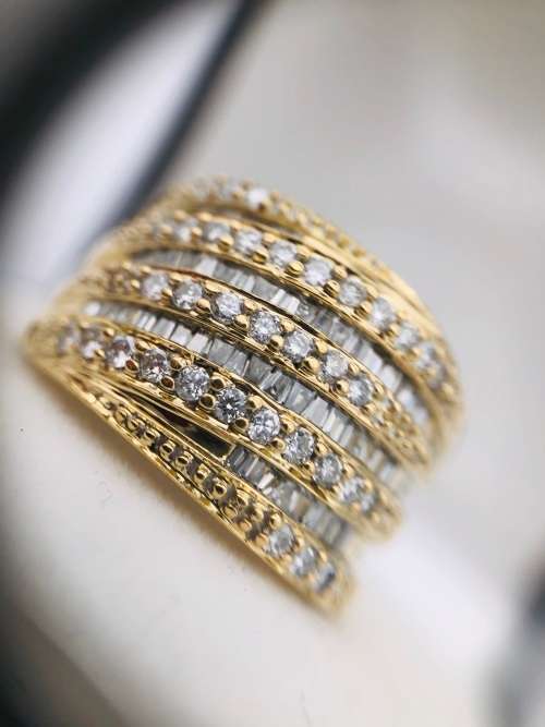 *1.5CT HEAVY DIAMOND CLUSTER RING* 18K GOLD!