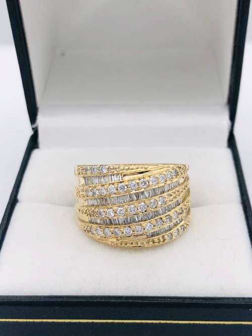 *1.5CT HEAVY DIAMOND CLUSTER RING* 18K GOLD!