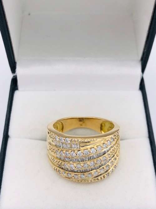 *1.5CT HEAVY DIAMOND CLUSTER RING* 18K GOLD!
