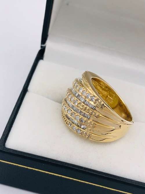 *1.5CT HEAVY DIAMOND CLUSTER RING* 18K GOLD!