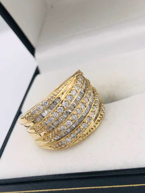 *1.5CT HEAVY DIAMOND CLUSTER RING* 18K GOLD!