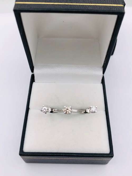 *0.75CT WHITE GOLD RING & EARRING SET* R1 BIDS
