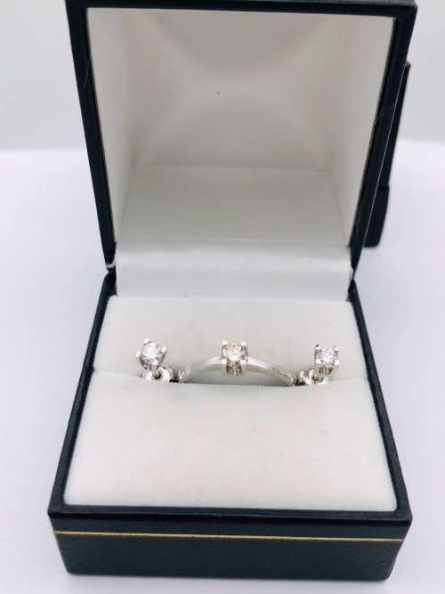 *0.75CT WHITE GOLD RING & EARRING SET* R1 BIDS