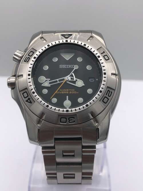 *SEIKO KINETIC DIVERS 200M* BRAND NEW CONDITION!!!