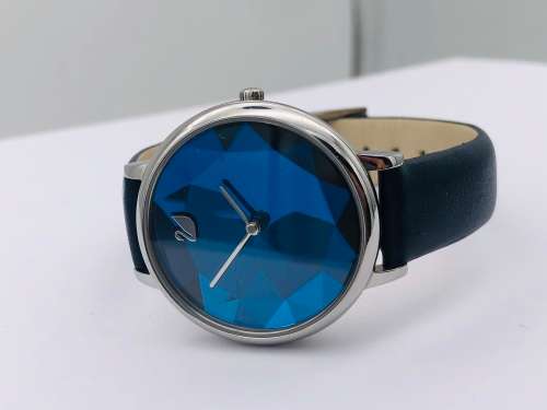*SWAROVSKI LADIES FACET WATCH* STUNNING DIAL