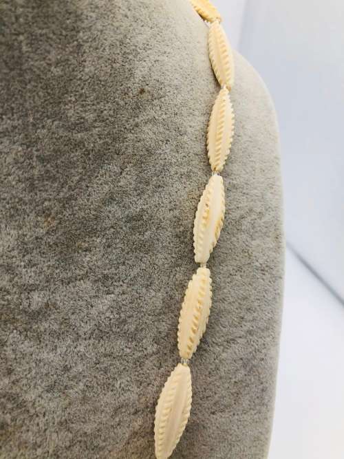 *NATURAL VINTAGE IVORY NECKLACE* R1 BIDS