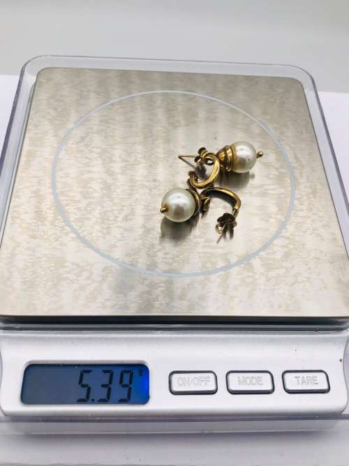*9CT GOLD SALTWATER PEARL EARRINGS* R1 BIDS!
