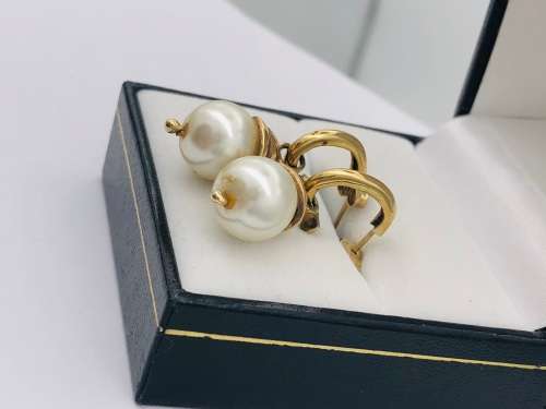 *9CT GOLD SALTWATER PEARL EARRINGS* R1 BIDS!