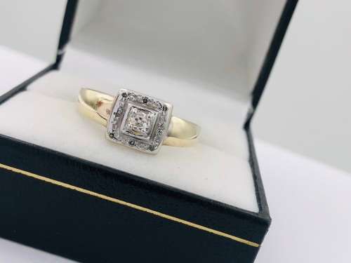 *VS2 0.16CT DIAMOND SQUARE RING* R1 BIDS