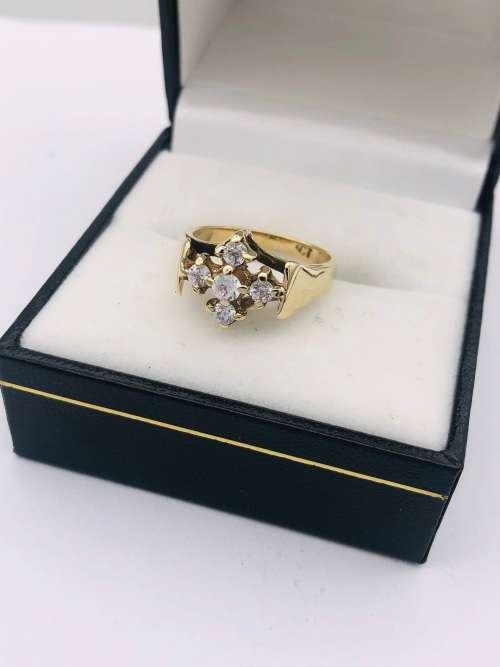 *SOLID GOLD STARBUST RING* R1 BIDS
