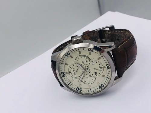 *GUESS STEEL CHRONOGRAPH* BEAUTIFUL WATCH!