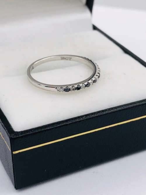 *18CT BLACK & WHITE DIAMOND ETERNITY RING* R1 BIDS