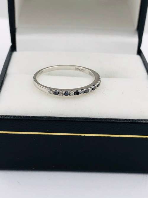 *18CT BLACK & WHITE DIAMOND ETERNITY RING* R1 BIDS