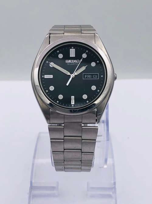 *SEIKO QUARTZ DAY-DATE MENS WATCH* R1 BIDS