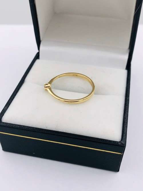 *SOLID GOLD ENGAGEMENT RING*