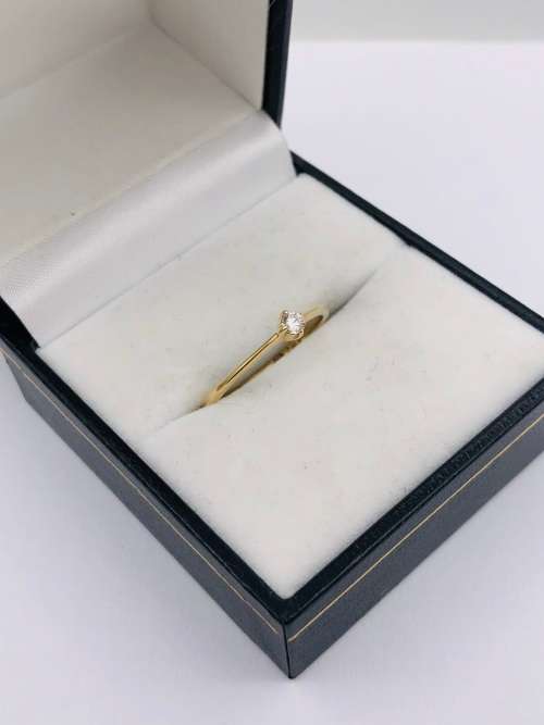 *SOLID GOLD ENGAGEMENT RING*