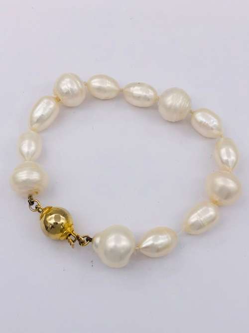 *9CT GOLD SALTWATER PEARL BRACELET* BID FROM R1!